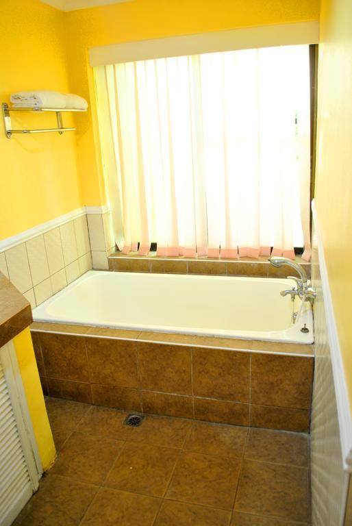 Leyte Park Resort Hotel Tacloban Szoba fotó