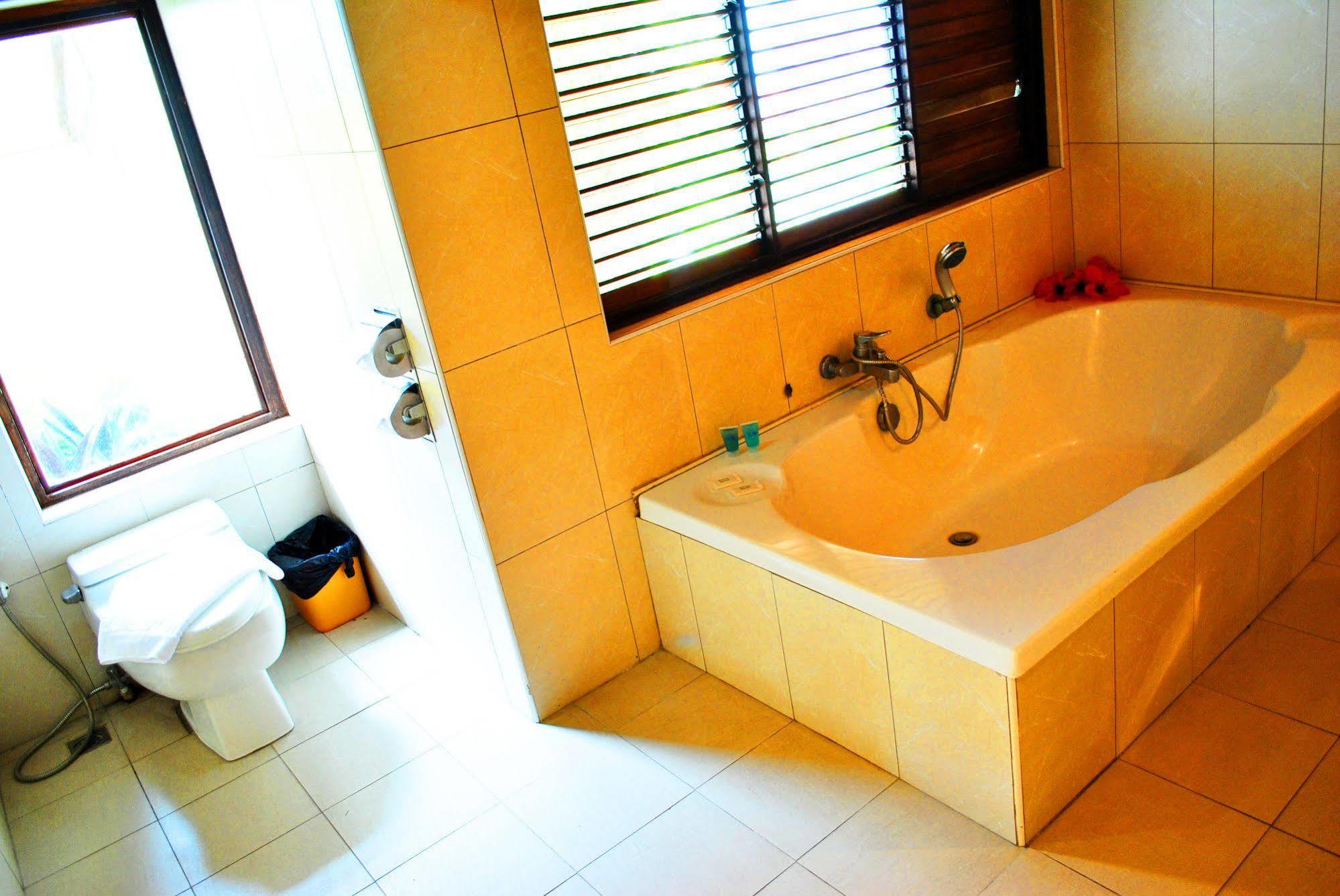 Leyte Park Resort Hotel Tacloban Kültér fotó