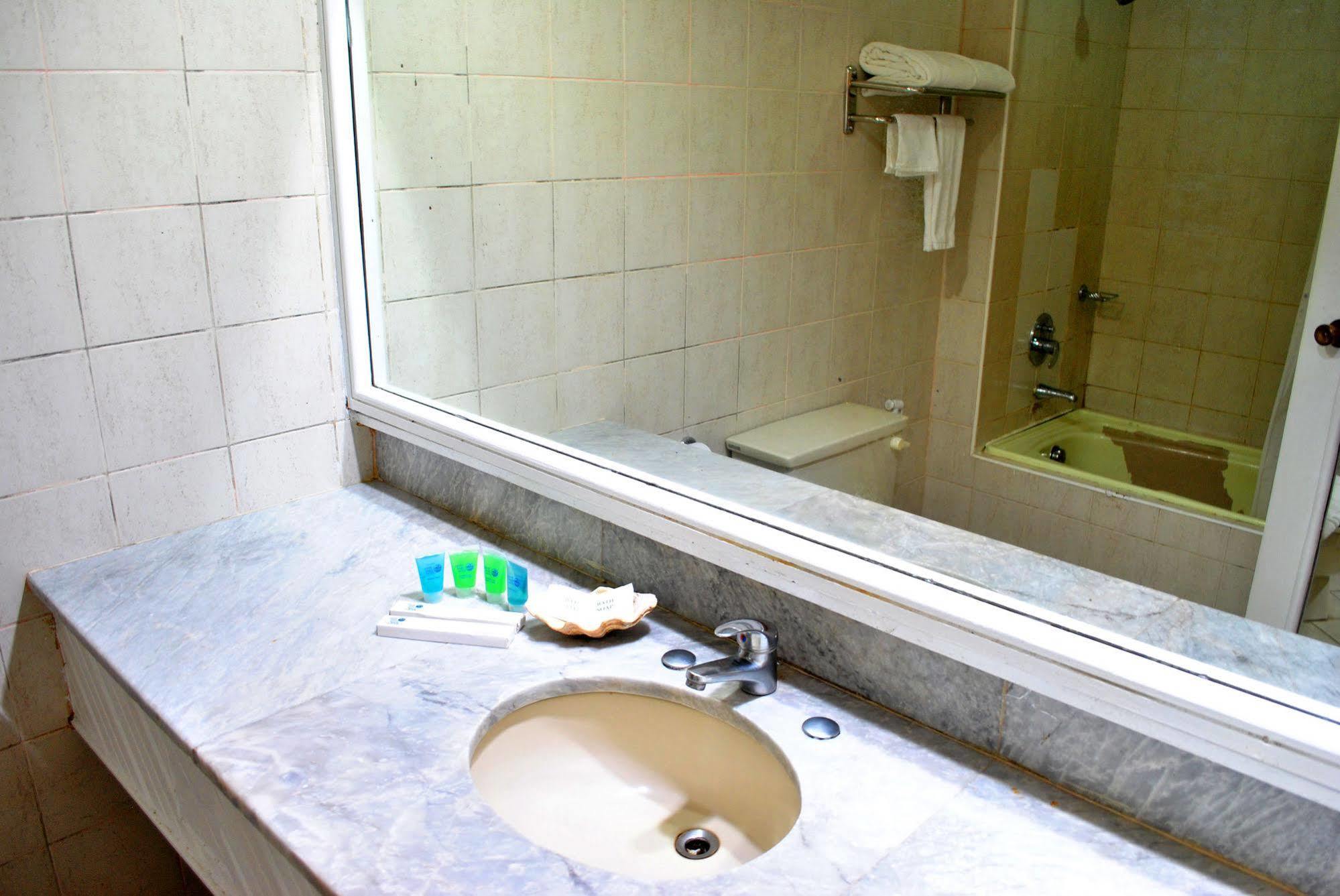 Leyte Park Resort Hotel Tacloban Kültér fotó